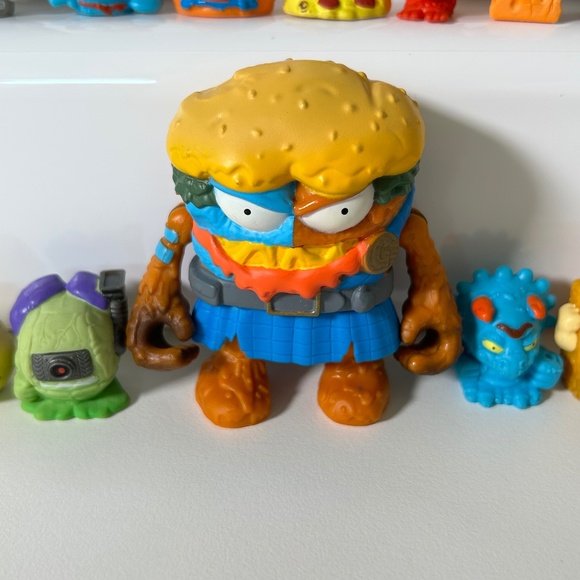 Grocery Gang Set of 36 + Jock Slop Burger Figure (15-33Y) - Picture 3 of 10